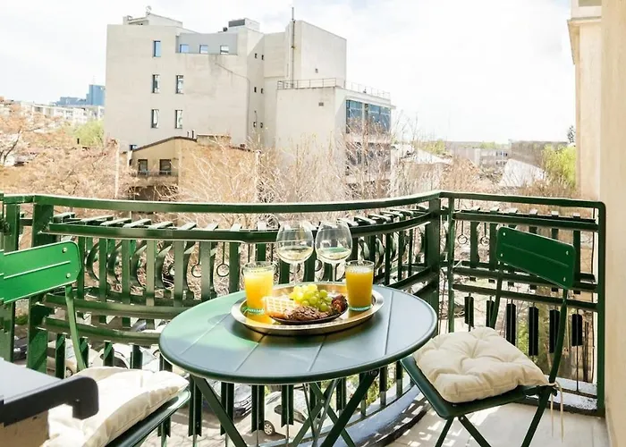 Sunny 2br Large Midtown Flat - 3 Superb Balconies Apartment