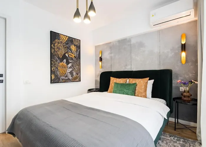 Sunny 2br Large Midtown Flat - 3 Superb Balconies Apartment *