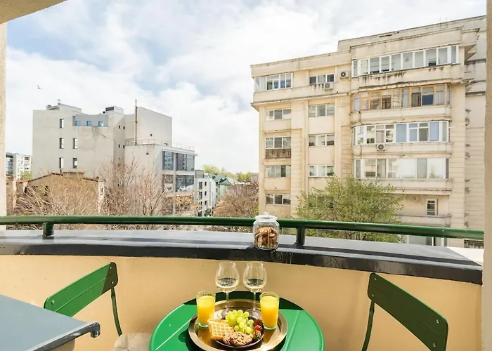 Sunny 2br Large Midtown Flat - 3 Superb Balconies Apartment Bucharest