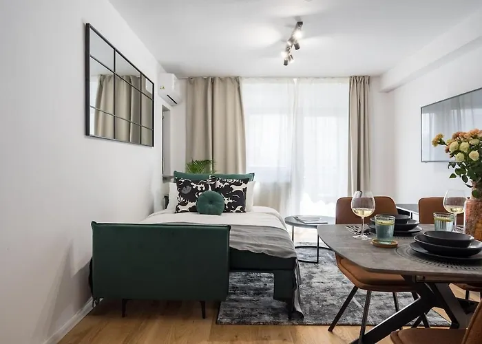 Apartment Sunny 2br Large Midtown Flat - 3 Superb Balconies Bucharest