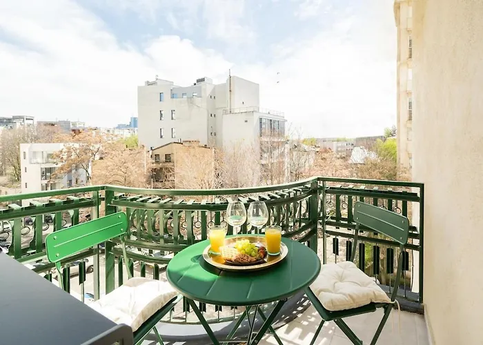 Apartment Sunny 2br Large Midtown Flat - 3 Superb Balconies *