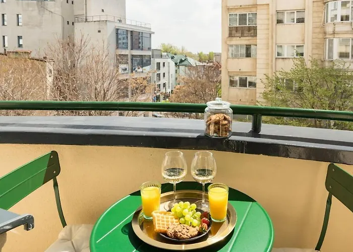 Sunny 2br Large Midtown Flat - 3 Superb Balconies * Bucharest